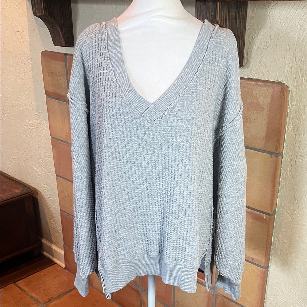 American Eagle “This Feels Seriously Lived In” Gray Waffle Oversize Top, size M